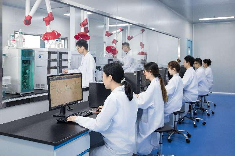 燕之屋榮獲“福建省工業(yè)龍頭企業(yè)”稱(chēng)號，彰顯企業(yè)“領(lǐng)頭燕”地位